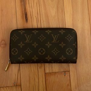 Louis Vuitton wallet. In good condition.